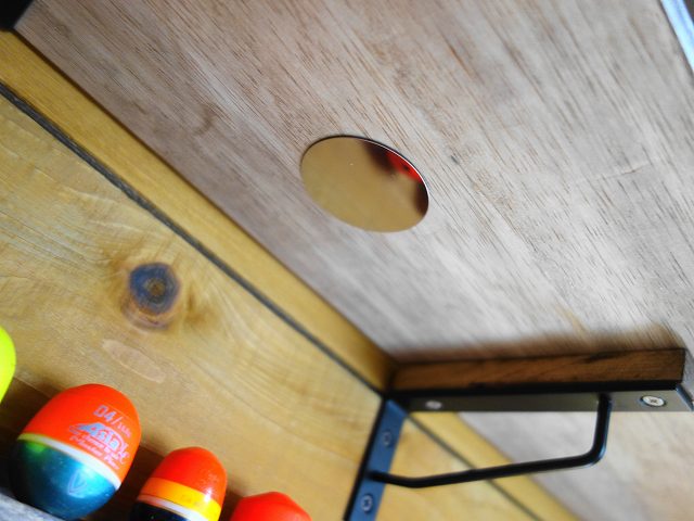 取り付け用のプレートを貼り付けた画像
